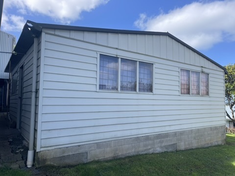 Weatherboard wall after cleaning